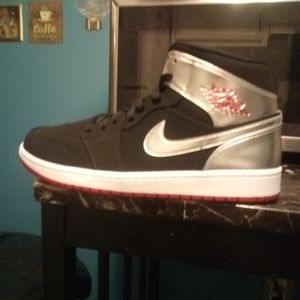 Jordan 1 mid